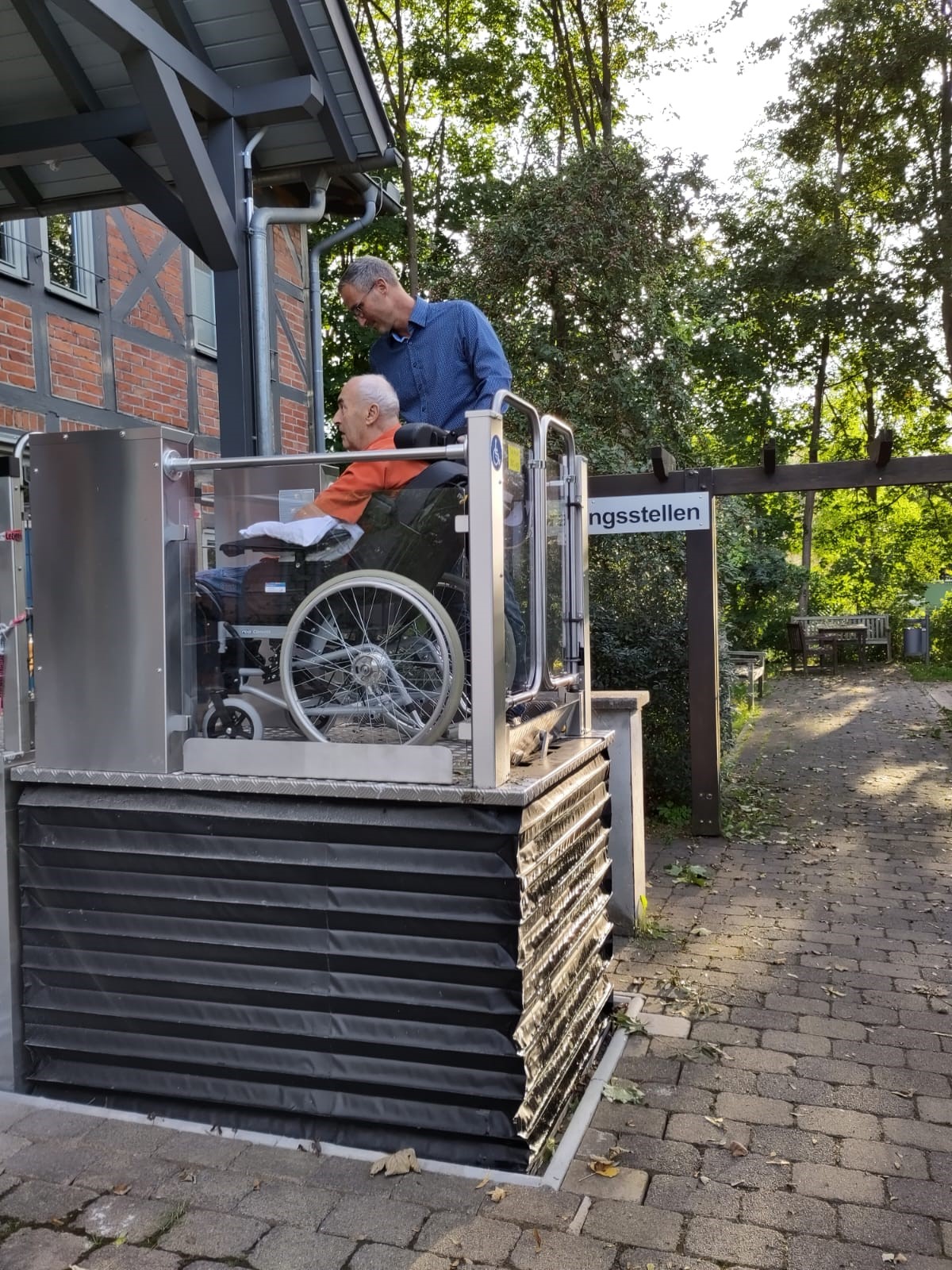 Hublift am Haus Sarterstift